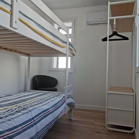 Hébergement de vacances Charmante Maison Du Village à *