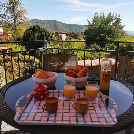 Hébergement de vacances Charmante Maison Du Village à *