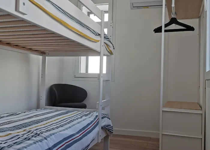 Hébergement de vacances Charmante Maison Du Village à *