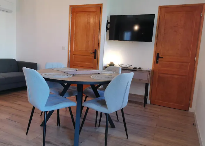 Charmante Maison Du Village à * Mirabeau (Alpes-de-Haute-Provence)