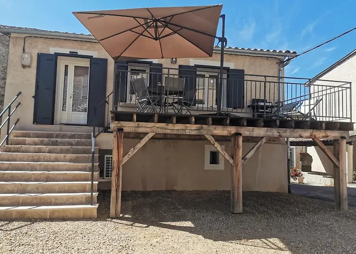 Charmante Maison Du Village à Hébergement de vacances *